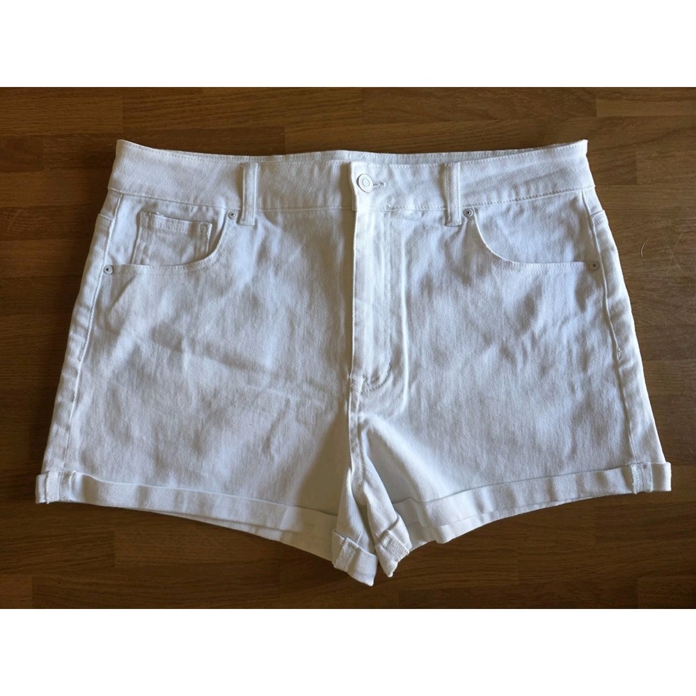 No Boundaries Womens High Rise White Denim Shorts Size 15 Cuffed Stretch Neutral
